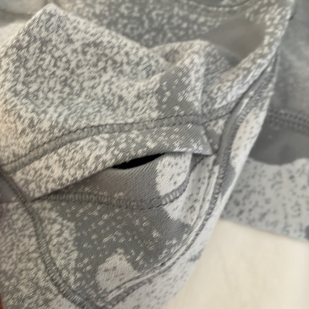 Lululemon Sweatshirt Camo with Thumbholes and Zipper Pocket! Size 12! - Picture 8 of 14